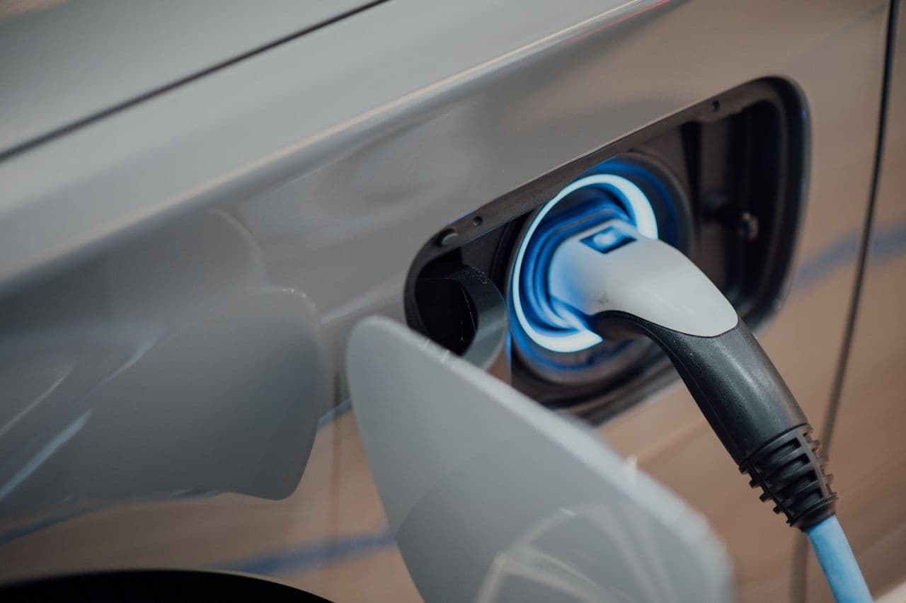 Tesla Motor & Battery Explained: The Engineering Behind the Speed